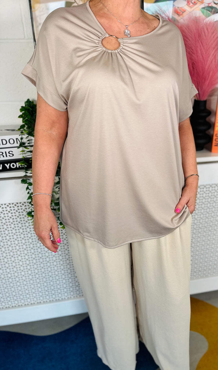 The Simply Chic Tee - Mocha