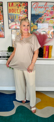 The Simply Chic Tee - Mocha