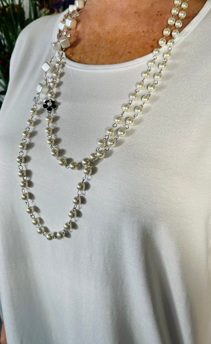 Raven Rose Pearl Necklace