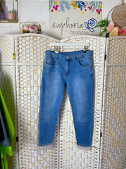 Lace elegance skinny jeans