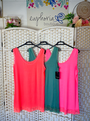 Womens free size stretchy layering vests, available in various colours, with pretty lace details to the hem and straps.